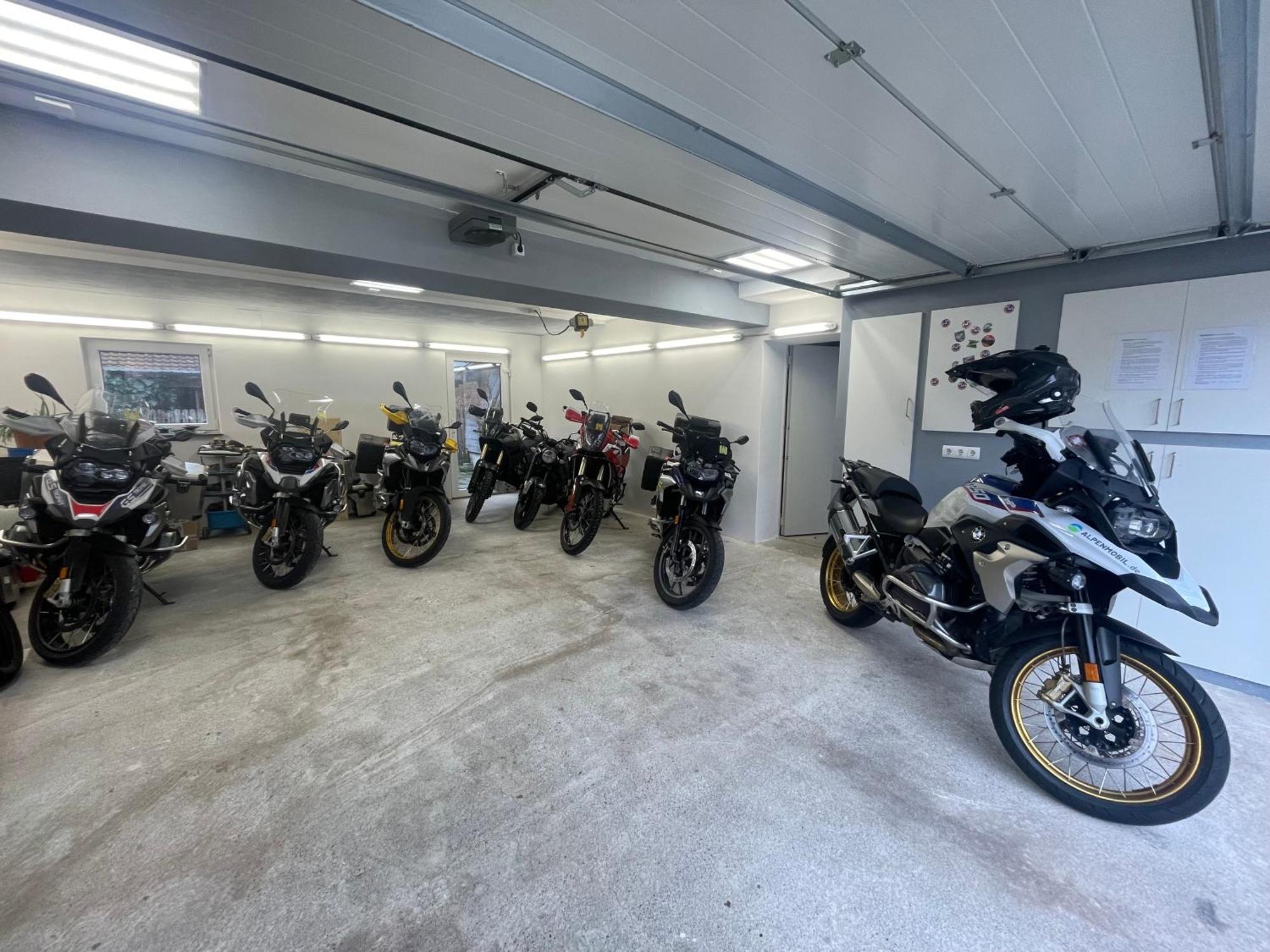 Alpen-Hostel - Apartment Talstation Mit Motorradvermietung Memmingen Esterno foto